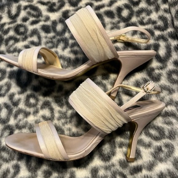 Nina women's cream sling back sandal with crepe toe strap, size 8. - Picture 3 of 5